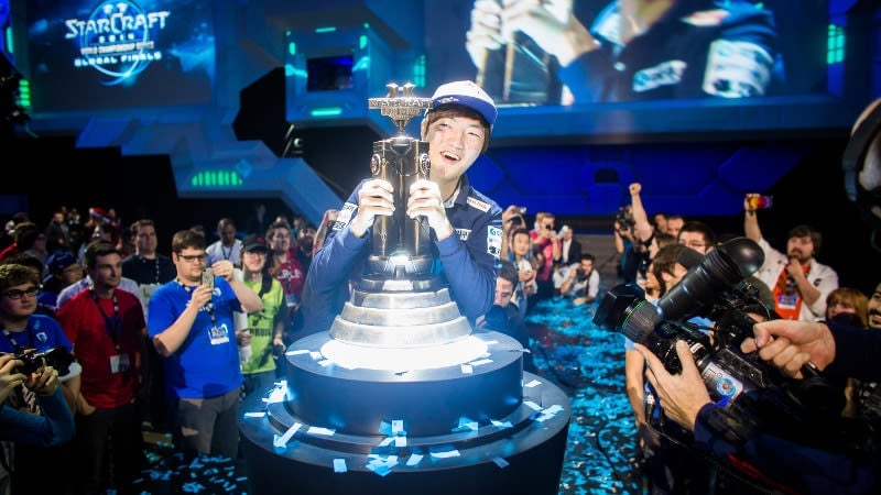 Lee “Life” Seung Hyun, a StarCraft pro later convicted of match-fixing, posing with the 2014 WCS trophy at BlizzCon.