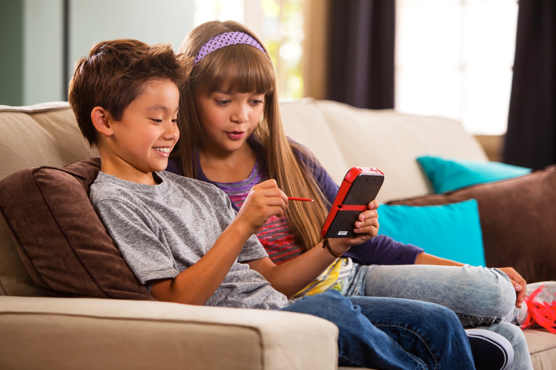 Somebody buy these kids a Switch already.