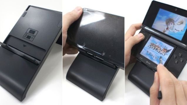 The notorious Kid Icarus Uprising stand, bundled with copies of the game.