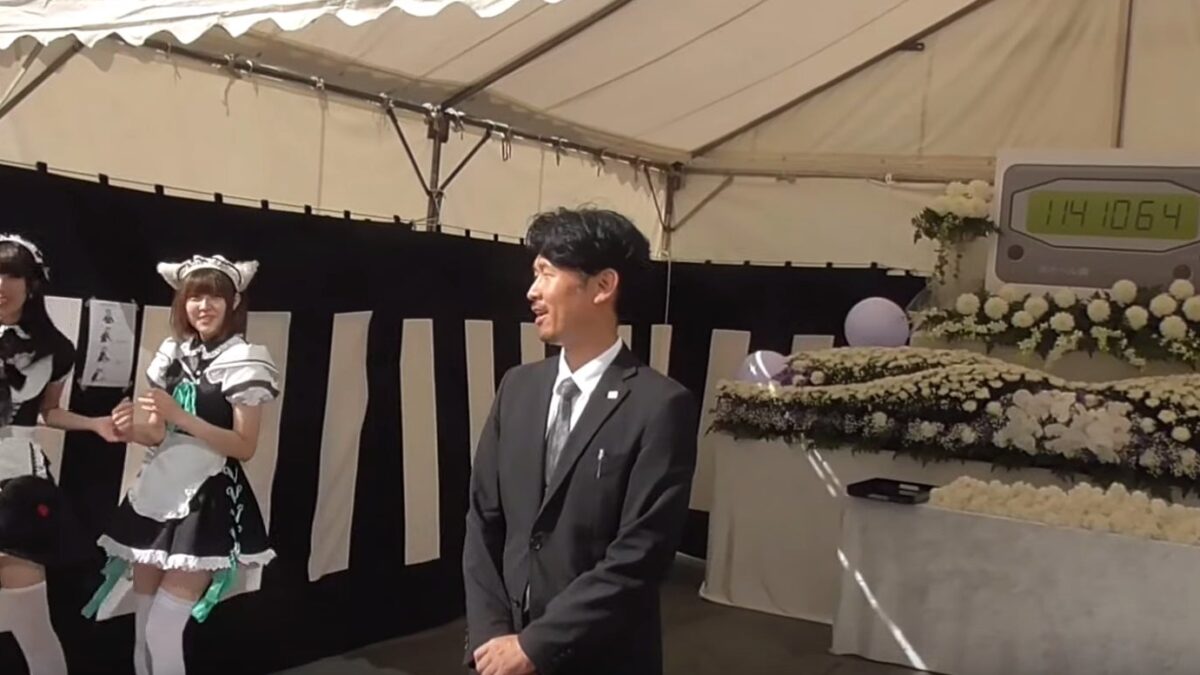 Japan Marks The End Of Pagers With A Funeral - Kotaku