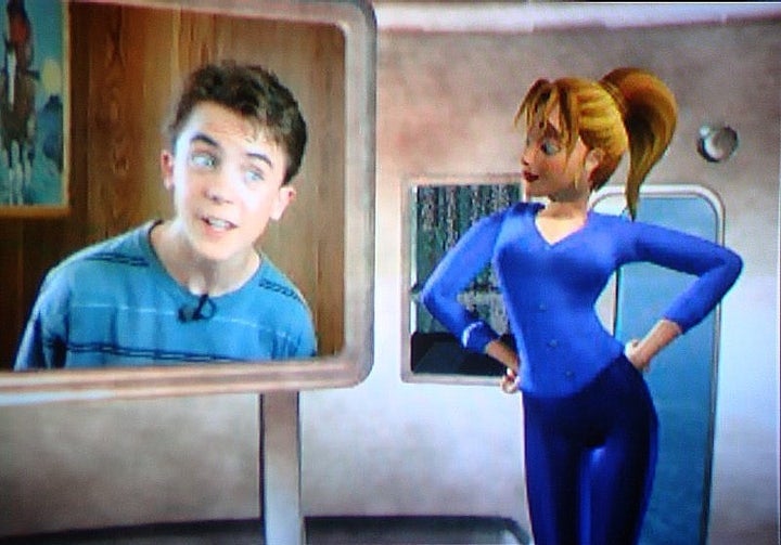es, that is Frankie Muniz talking to the virtual host. It’s odd.