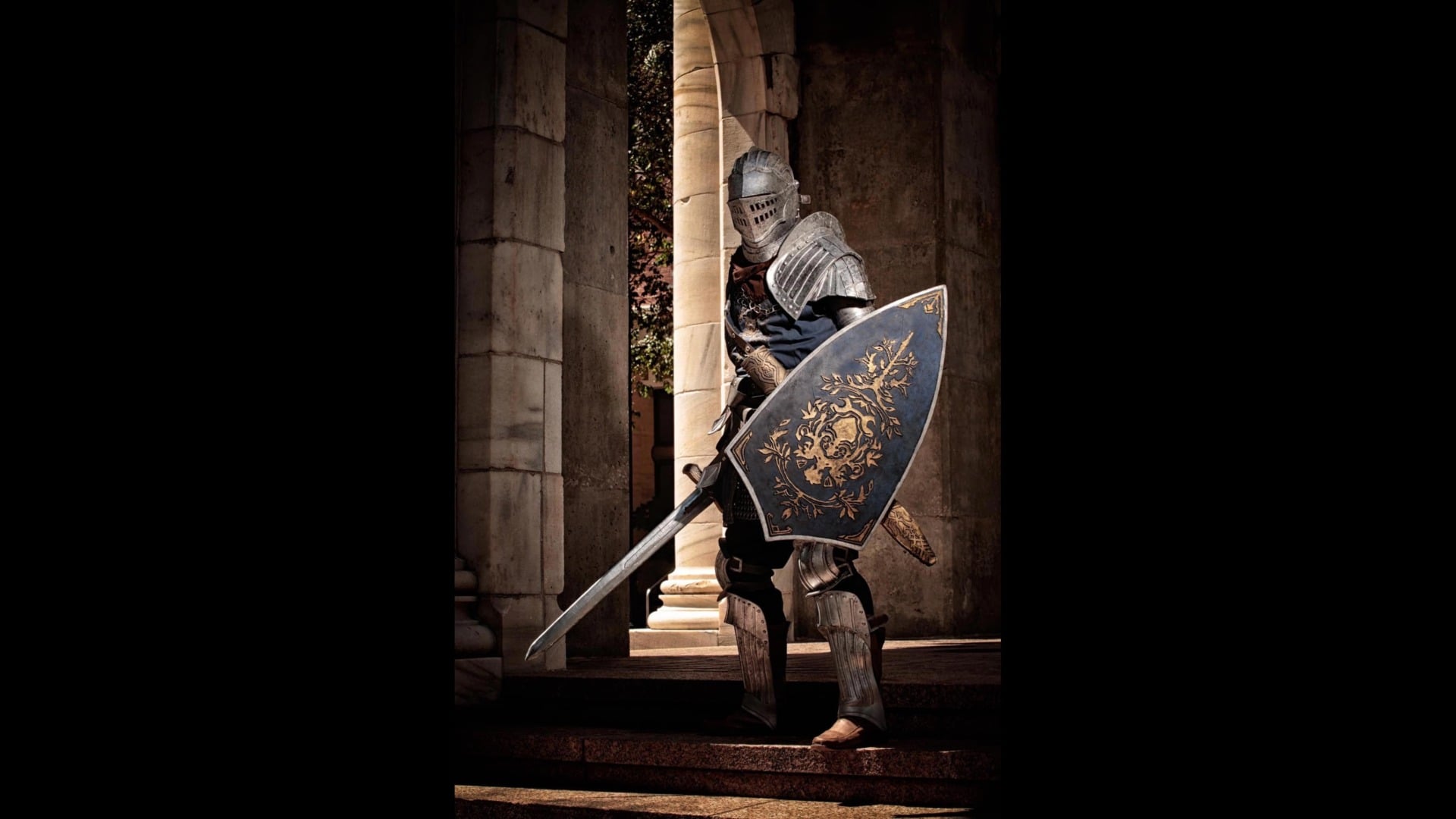 This Dark Souls Elite Knight is Goodwill’s favorite cosplay to date.