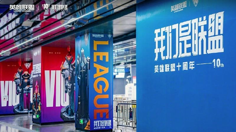 It’s not uncommon for game companies in Asia to dress up parts of a station. What makes this different is the extent at which the campaign covers.