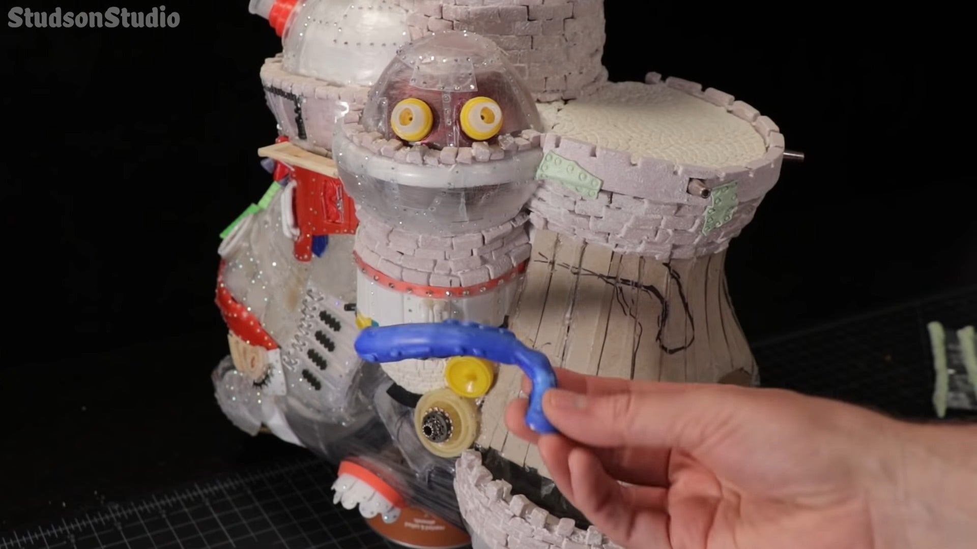 The unpainted version is a veeeeeeery different vibe, but I dunno, I dig it.