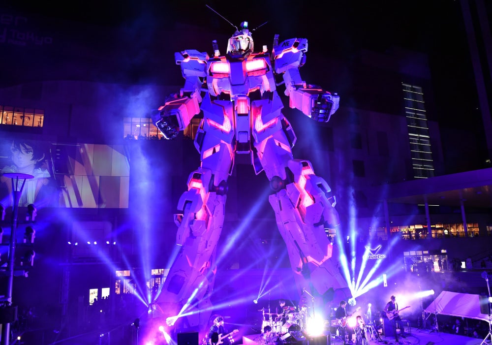 A life-sized RX-0 Unicorn Gundam was unveiled in Tokyo in September 2017.
