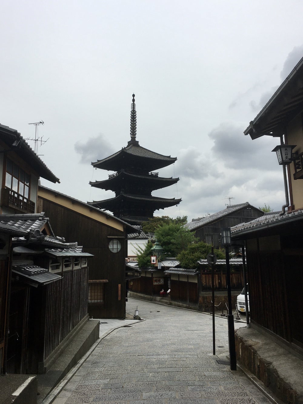 Yasaka-no-to Pagoda isn’t usually like this on a Saturday. 