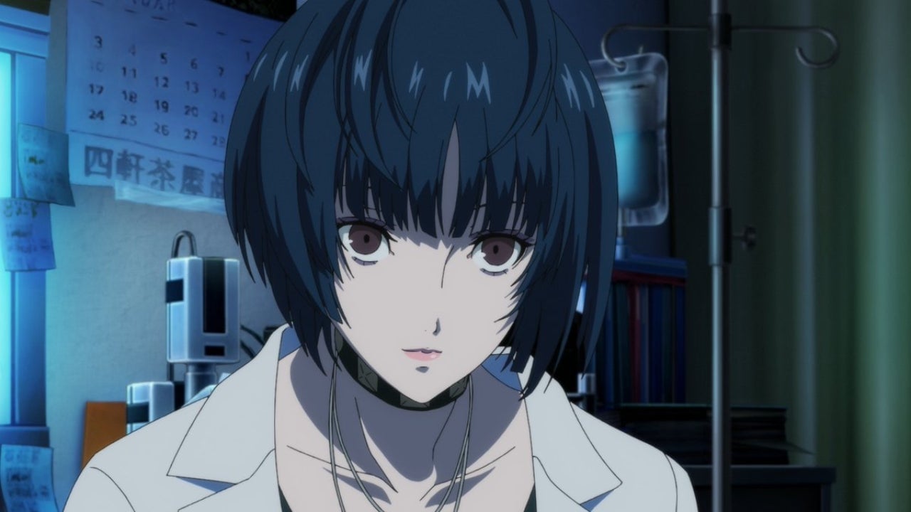 Tae’s subtle doctors outfit oozes chic goth fashionability.