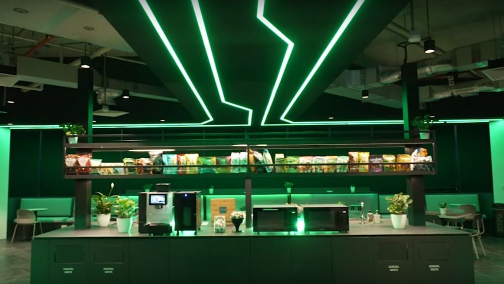 It’s like you’re inside a Razer peripheral. 