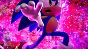 Sonic is surrounded by pink light.