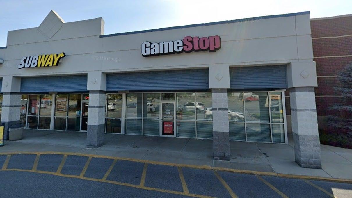 The Easton, PA GameStop is wedged in between a Subway and a Kohl’s at the Northampton Crossings shopping center. Employees across different stores say they don’t always feel safe when making bank runs or closing up at night during solo shifts.