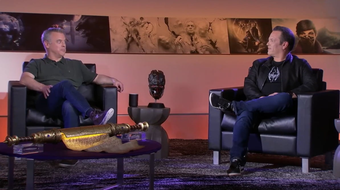 Pete Hines speaks with Phil Spencer on stage.