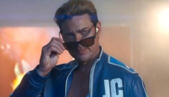 Johnny Cage takes off his sun glasses.