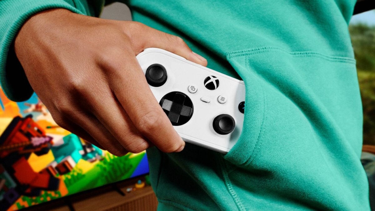There’s A New Xbox Controller That’s Cheaper, Smaller, And Doesn’t Use AA Batteries There’s A New Xbox Controller That’s Cheaper, Smaller, And Doesn’t Use AA Batteries