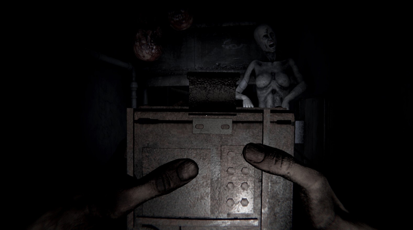 House of Horror: Outside is Better
